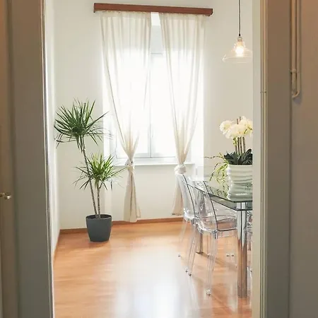 Nel Centro Di Vicino A Piazza Grande Apartment