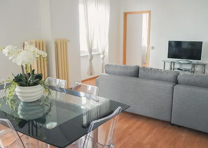 Nel Centro Di Vicino A Piazza Grande 로카르노